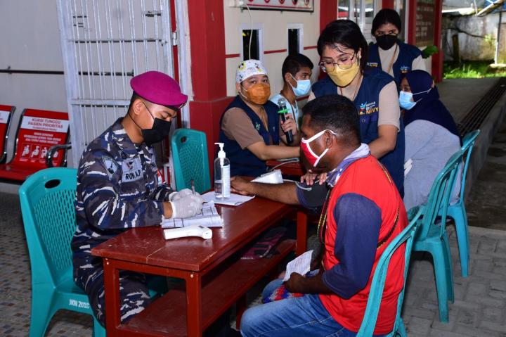 Sambut HUT Ke-76 TNI AL, Pasmar 3 KORPS Marinir Targetkan Masyarakat Sorong Manoi Sehat
